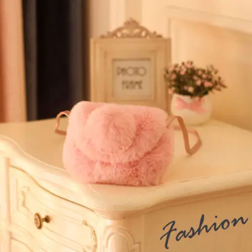 2018 Brand New Girl Lovely Bag Princess Venonat Soft Ball Pretty Shoulder Crossbody Bag For Childs Furry Ball Purses Kids Gifts