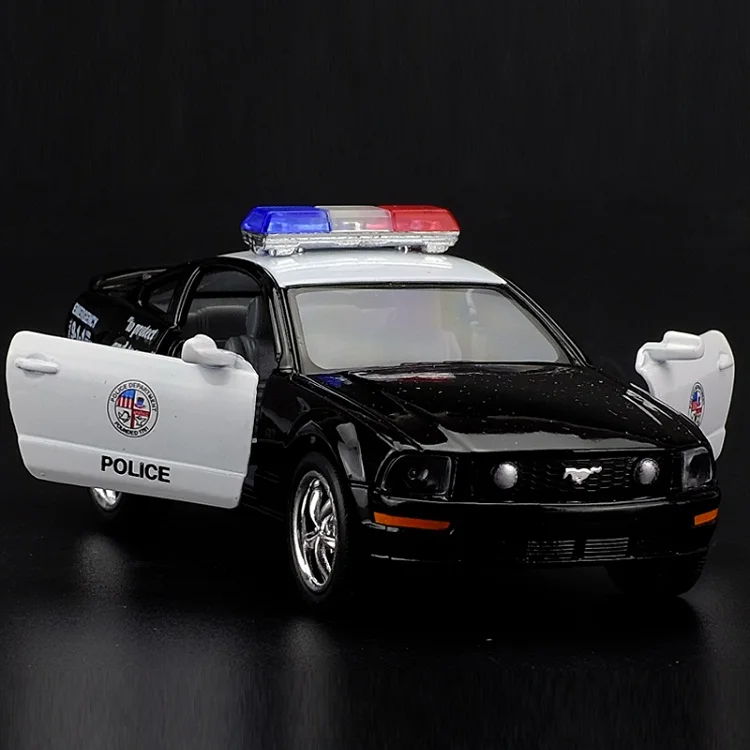 Точная имитация эксклюзивный Diecasts& Toy Vehicles: стильный дизайн автомобиля 2006 Ford Mustang GT 1:38 литая под давлением модель автомобиля оттяните назад Автомобили - Цвет: Police Car