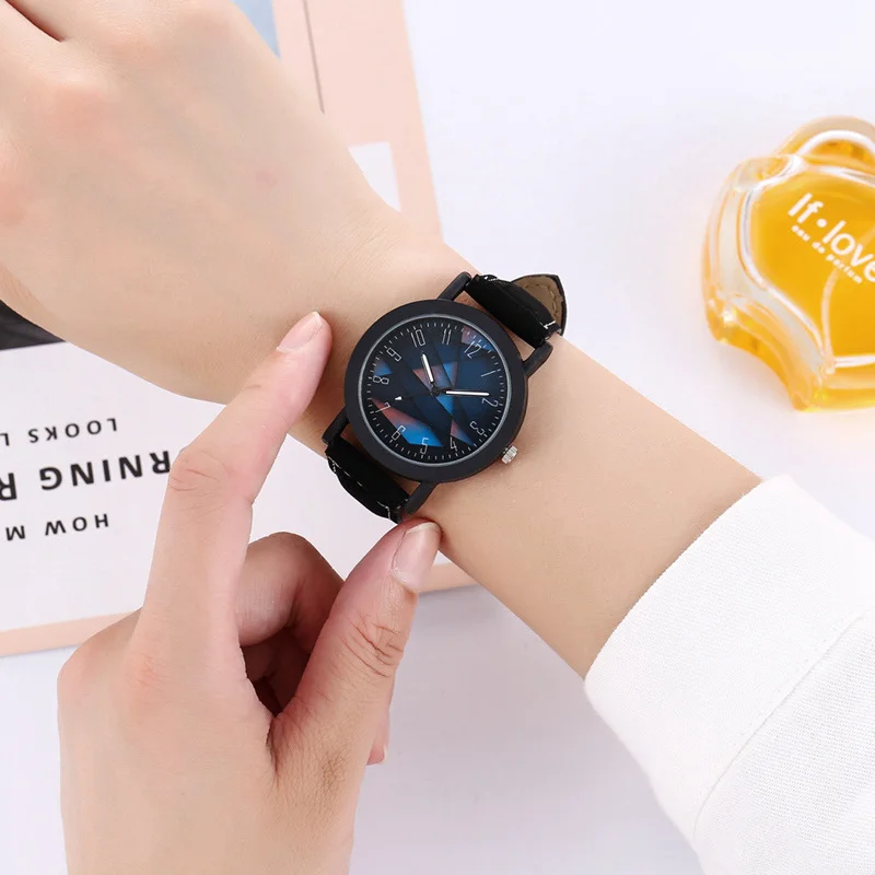 

Women Watches New Fashion Men's Creative Punk Style Leather Watches Women Ladies Casual Dress Quartz Wristwatch Reloj Muje
