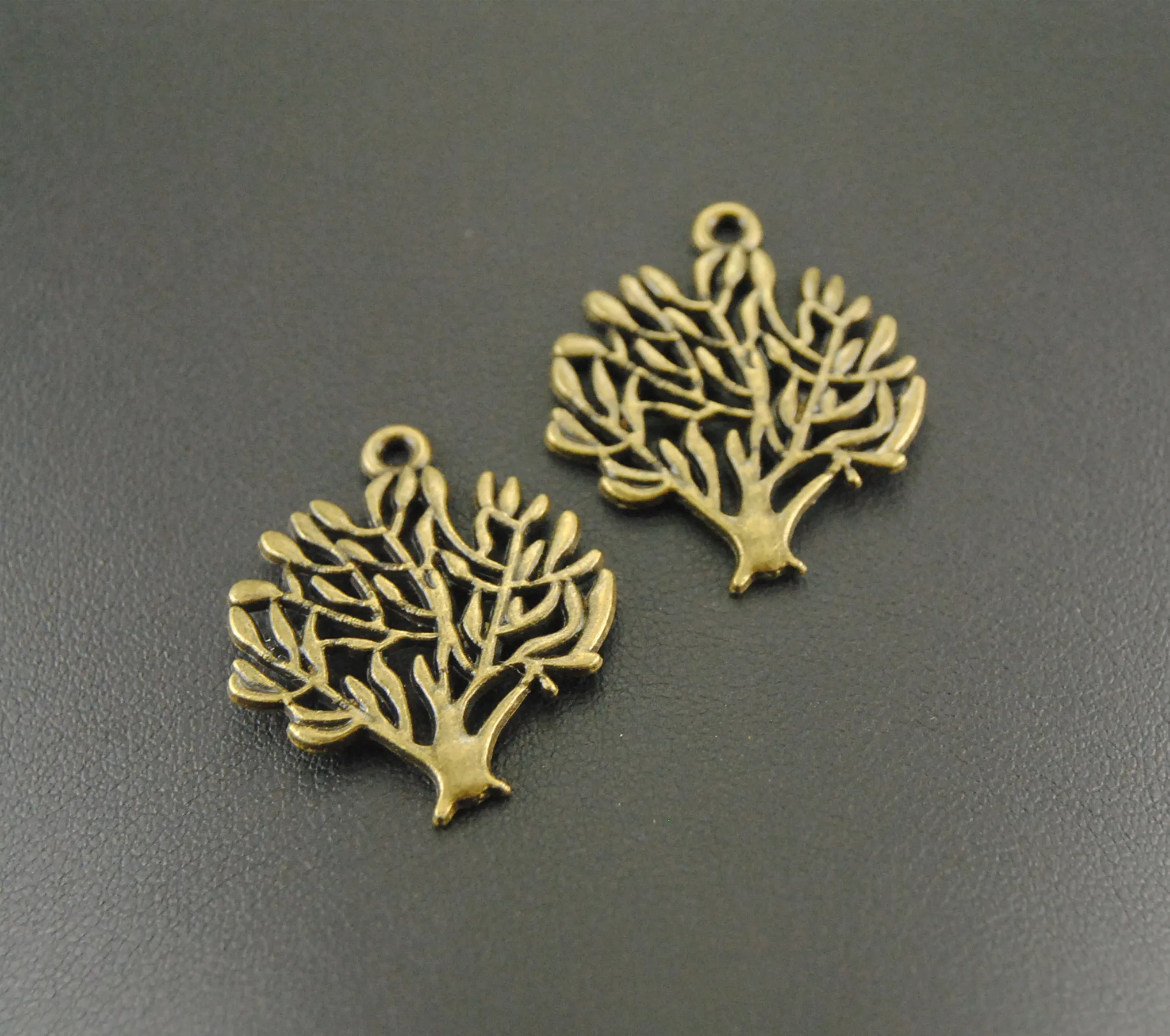 

30 pcs Vintage Bronze Metal Alloy Tree Charm Pendant DIY Retro Jewelry Braclet Necklace 25x30mm A508