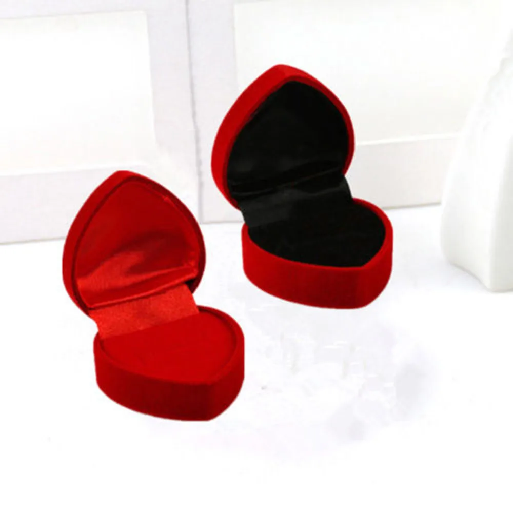

1Pcs Red Heart Shaped Romantic Velvet Birthday Engagement Ring Box Valentine's Day Ring Gift Box Jewelry Display Box