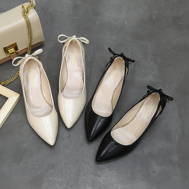 Высококачественные женские туфли-лодочки; однотонные туфли на высоком квадратном каблуке 6 см; коллекция года; модные черные кожаные неглубокие свадебные туфли; женская обувь; большой размер 44