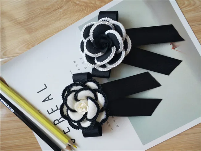 CX-Shirling 7cm Diameter Fabrc Camellia Flower Brooch Black White Fabric Camellia Flower Ribbon Bowknot Brooches Female