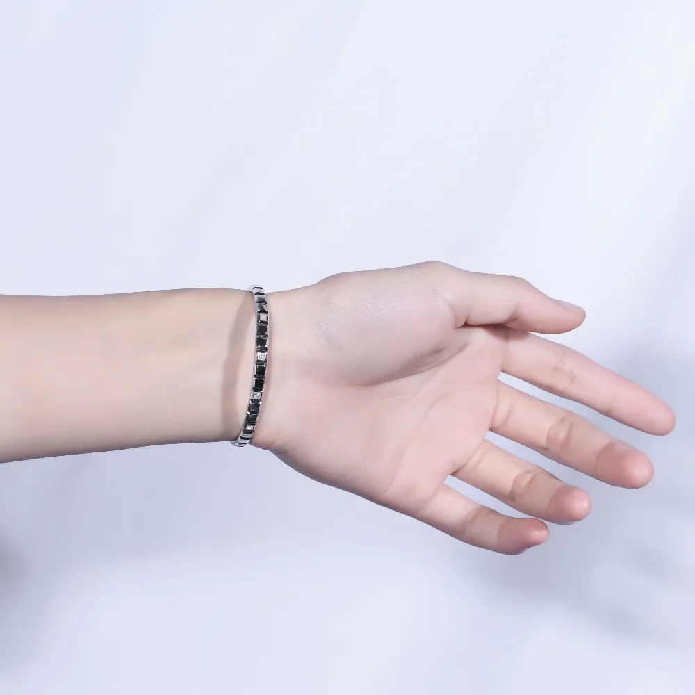 princess-cut-moissnaite-bangle (5)