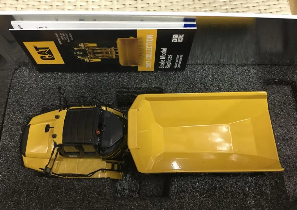 1/50 металлическое ведро модель CATERPILLAR CAT 745 шарнирный грузовик от бренд Diecast Masters DM85528