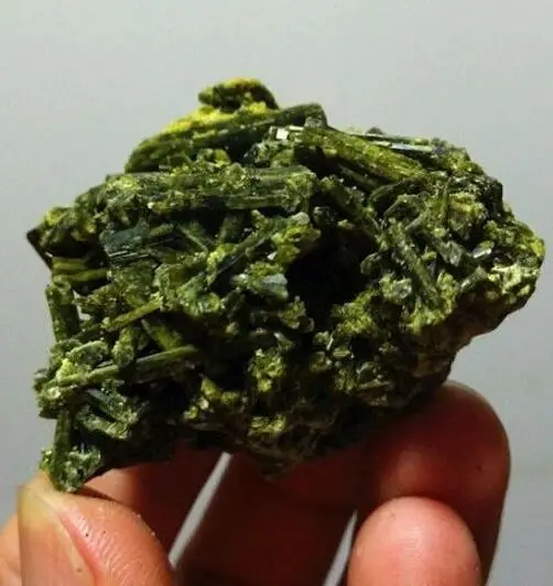 

61g Natural Green Tourmaline Crystal Rough Stone cluster Specimen