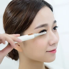Electric Eyelash Curler Double Heating Wires Built-in Comb Attachment Battery-operated Eyelashes Curling Device for Occasions