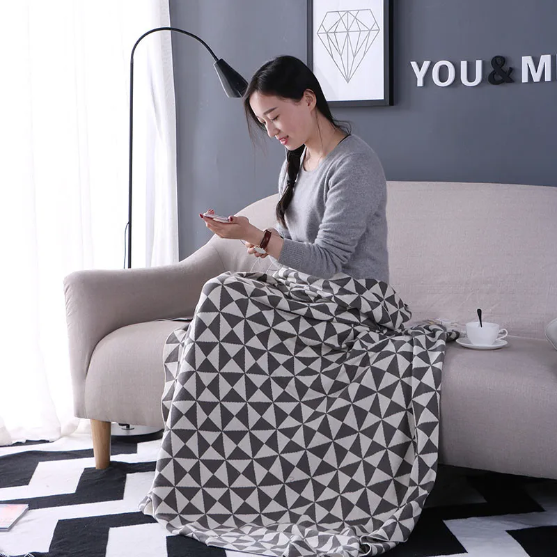

Stylish gray triangle pattern classic fashion Blanket Warm Blankets Travel Flannel Sofa Blankets For Bed Warm cotton 130x180cm
