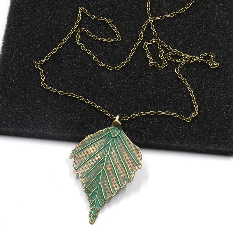 

Bohemian Ancient Green Metal Leaf Pendant Necklace for Women Simple Vintage Chains Long Necklaces Party Boho Jewelry Collars