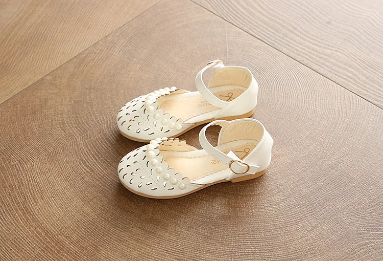 Новое поступление; Летние крутые сандалии для маленьких девочек; нескользящая обувь для малышей; детская обувь с цветочным принтом; обувь из искусственной кожи; размеры 21-36