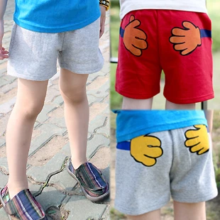 малыш сидит спиной. голенький мальчик на море. маленькая попочка мальчик. Charmante bp121005. ребенок со спины.