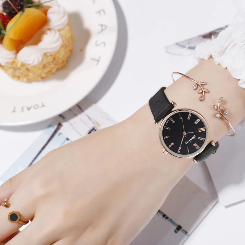 

Reloj Mujer Fashion Women Leather Quartz Wrist Watch Saat Watches Womens Watches Roman Numeral Designer Relogio Feminino