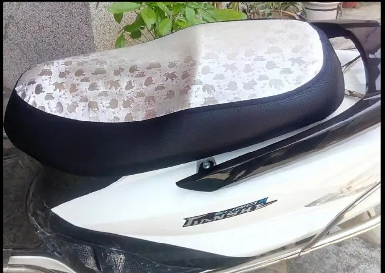 

Four Seasons General Motorcycle Electric Vehicle Sunscreen, Heat Insulation and Waterproof Seat Cover