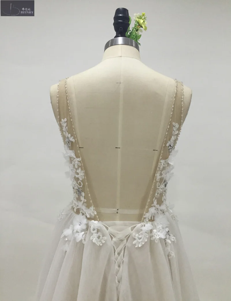 High-quality-wedding-dress-2018-v-neck-a-line-appliques-beaded-beach-wedding-dress-lace-up (2)