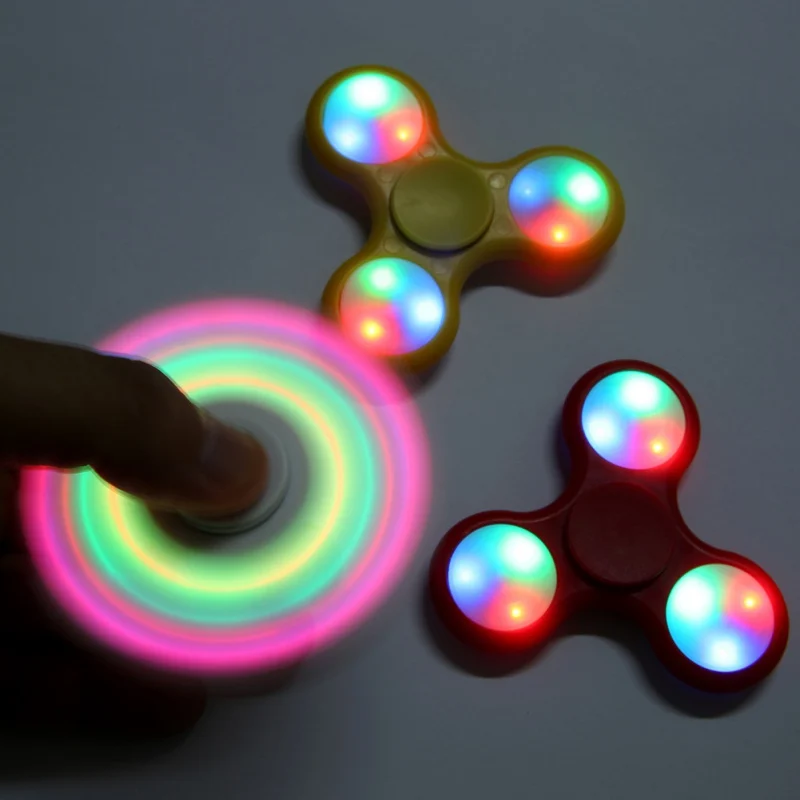 2017 HOT Toys 3 Color Automatic Light Flashing Finger Spinner ABS + Metal Bearings Presented Three Batteries 2017 HOT Toys 3 Color Automatic Light Flashing Finger Spinner ABS + Metal Bearings Presented Three Batteries