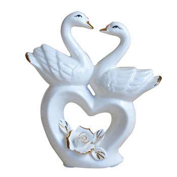 

Creative Love Swan Heart-shaped Ceramic Swan Miniature Ornaments Wedding Gifts Europe Swan Figurines Home Decor Desktop Crafts