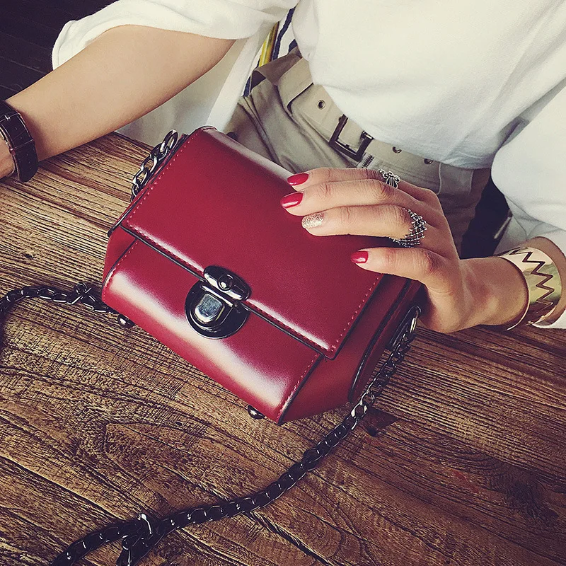 

Retro Small Bag New Female Bag Small Square Bag Slung Student Japanese and Korean Version of The Shoulders Wild Bag