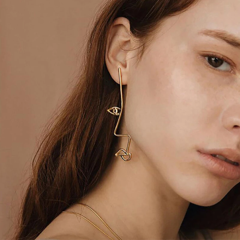 

Shuangshuo Unique Personality Asymmetry Face Earrings Hollow Face Metal Stud Earrings for Women Jewelry Accessories oorbellen