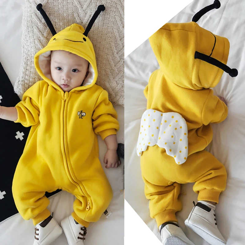 

Warm clothes for baby in spring and autumn