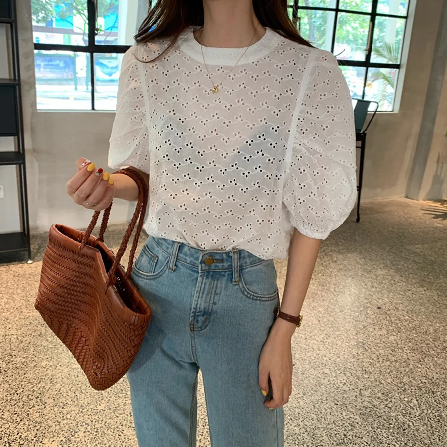 

2019 Summer Korean Hollow Perspective Shirt Lady Round Neck Slim Simple Shirt Girl Puff Sleeve Solid Color Temperament Shirt