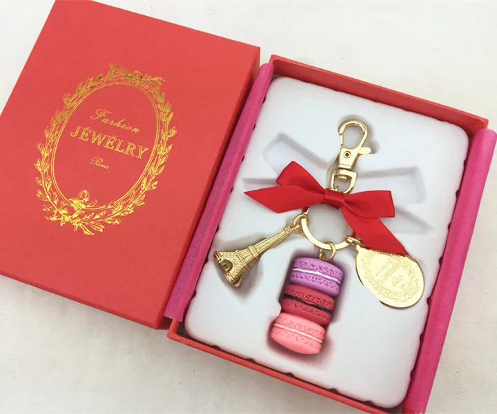 Online Llaveros con colgante de la Torre Eiffel Macaron para mujeres y niñas mochila con lazo de aleación de color dorado con llavero de coche con llavero con caja de regalo