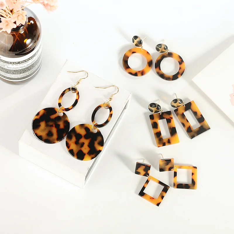 

2018 Fashion Leopard Earrings acetate earrings Personality Atmosphere Exaggerated Edition Geometric Round Brown Acrylic earrings