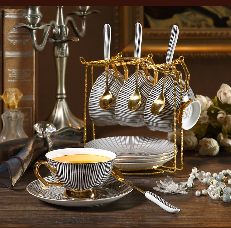 Европейский роскошный набор кофейных чашек из костяного фарфора, креативная ручная роспись, золотой ободок, послеобеденная чайная чашка и блюдце, британский чайный набор