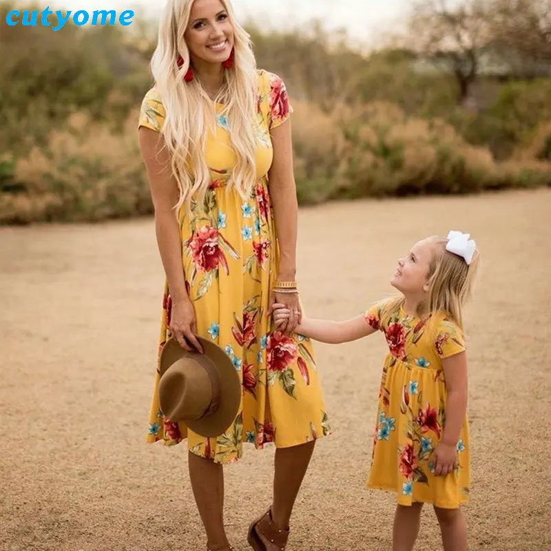Mother Daughter Bohemian Maxi Dress Family Look Matching Outfits 2018 Short Sleeve Mommy and Me Floral Swimwear Dresses Clothes Mother Daughter Bohemian Maxi Dress Family Look Matching Outfits 2018 Short Sleeve Mommy and Me Floral Swimwear Dresses Clothes