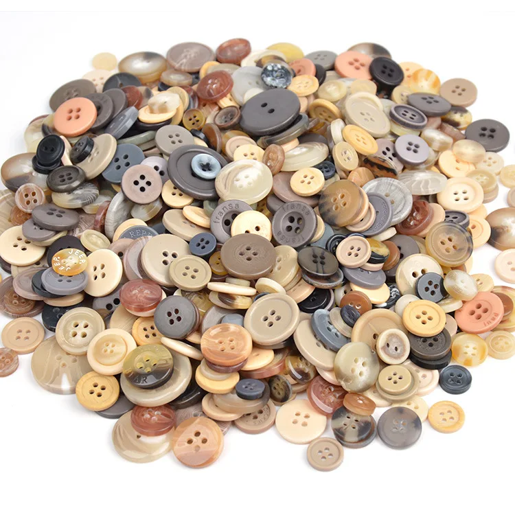 

600 PCS Mixed Color Assorted Sizes 2 and 4 Holes Round Resin Buttons DIY Crafts for Children's Manual Button Painting and Sewing
