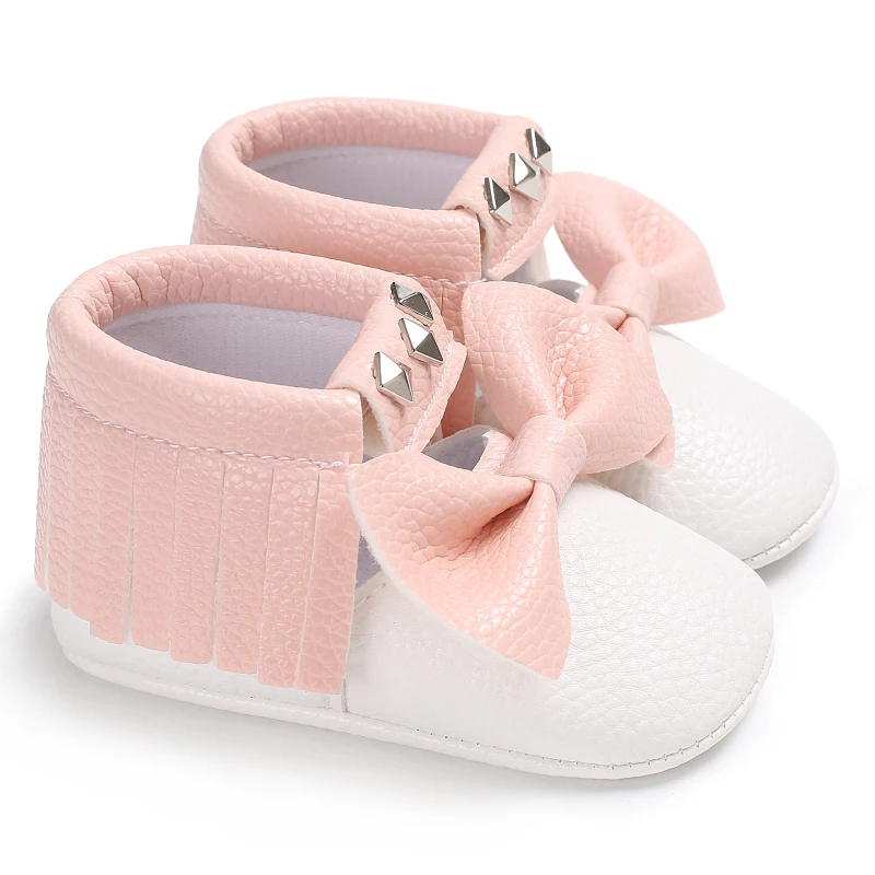 Одежда для новорожденных одежда для малышей из искусственной кожи для девочек, Ленточки; обувь, расшитая стразами, литой подошвой; обувь для девочек; обувь для младенцев, которые делают первые шаги; на возраст от 0 до 18 месяцев