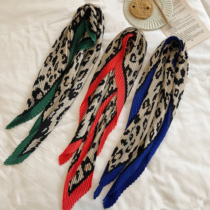 

A New Pleated Leopard Print Square Scarf in Spring and Autumn