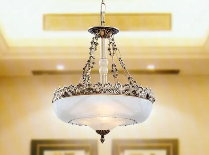 

Authentic European antique village atmosphere iron pendant light garden lamp bedroom resin resin LED restaurant American lam