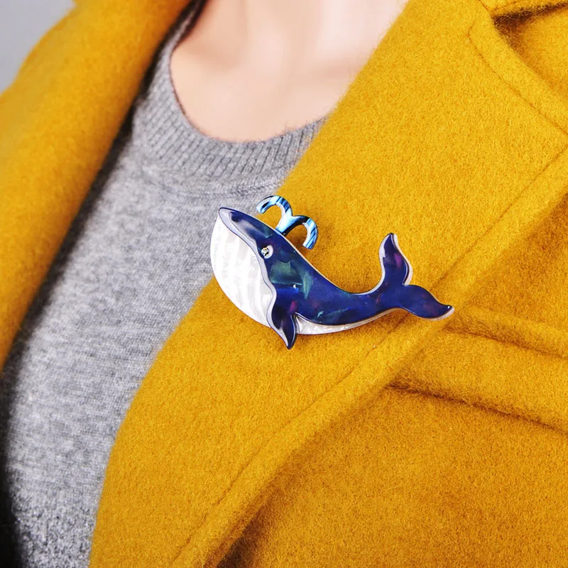 Blucome Новейшие милые броши в форме голубого дельфина, натуральная текстура, акриловая булавка, ювелирные изделия для девочек, детская шапка, шарф, пальто, украшения