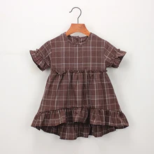 Hurave/платье с короткими рукавами и оборками; платье с вырезом лодочкой; Новая летняя одежда для маленьких девочек; детская одежда; повседневные хлопковые платья в клетку на пуговицах