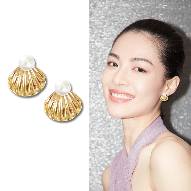 

Elegant Metal Golden Shell Clips Earring Without Piercing Simple Simulated Pearl Clip on Earring No Pierced Hole for Women