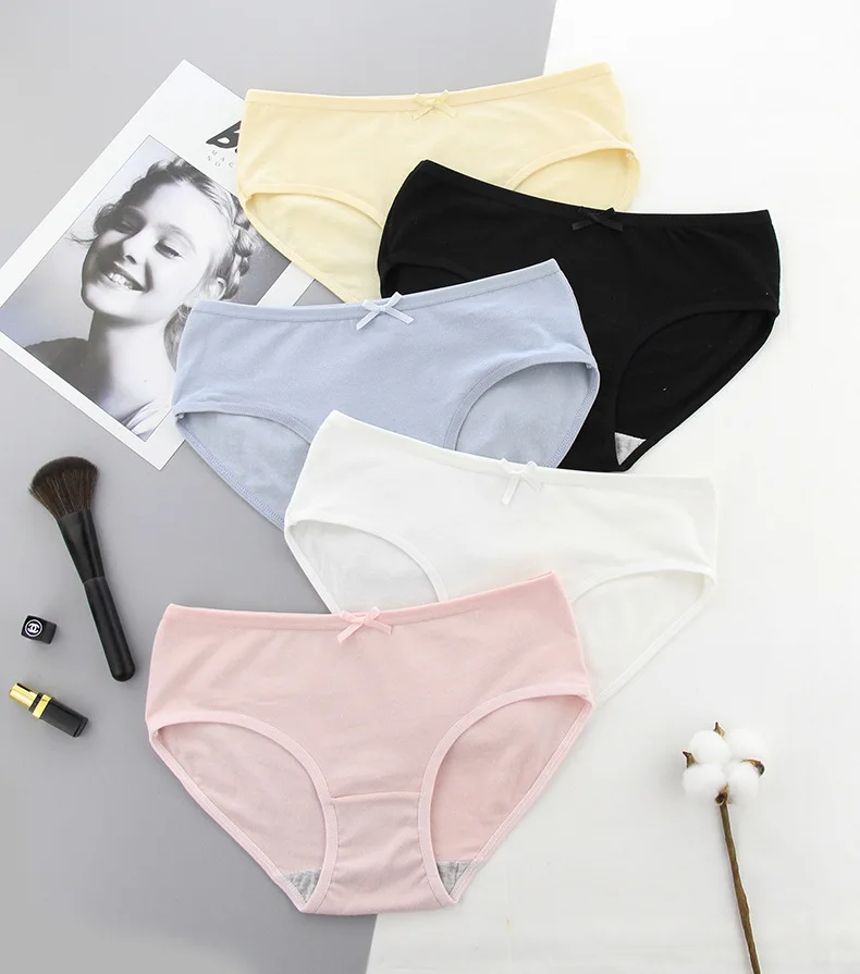 

Simple Pure Colored Medium-waist and Large-Size Fattened Underwear, Button Pure Cotton Crotch, Lady's Underwear Seamless.978