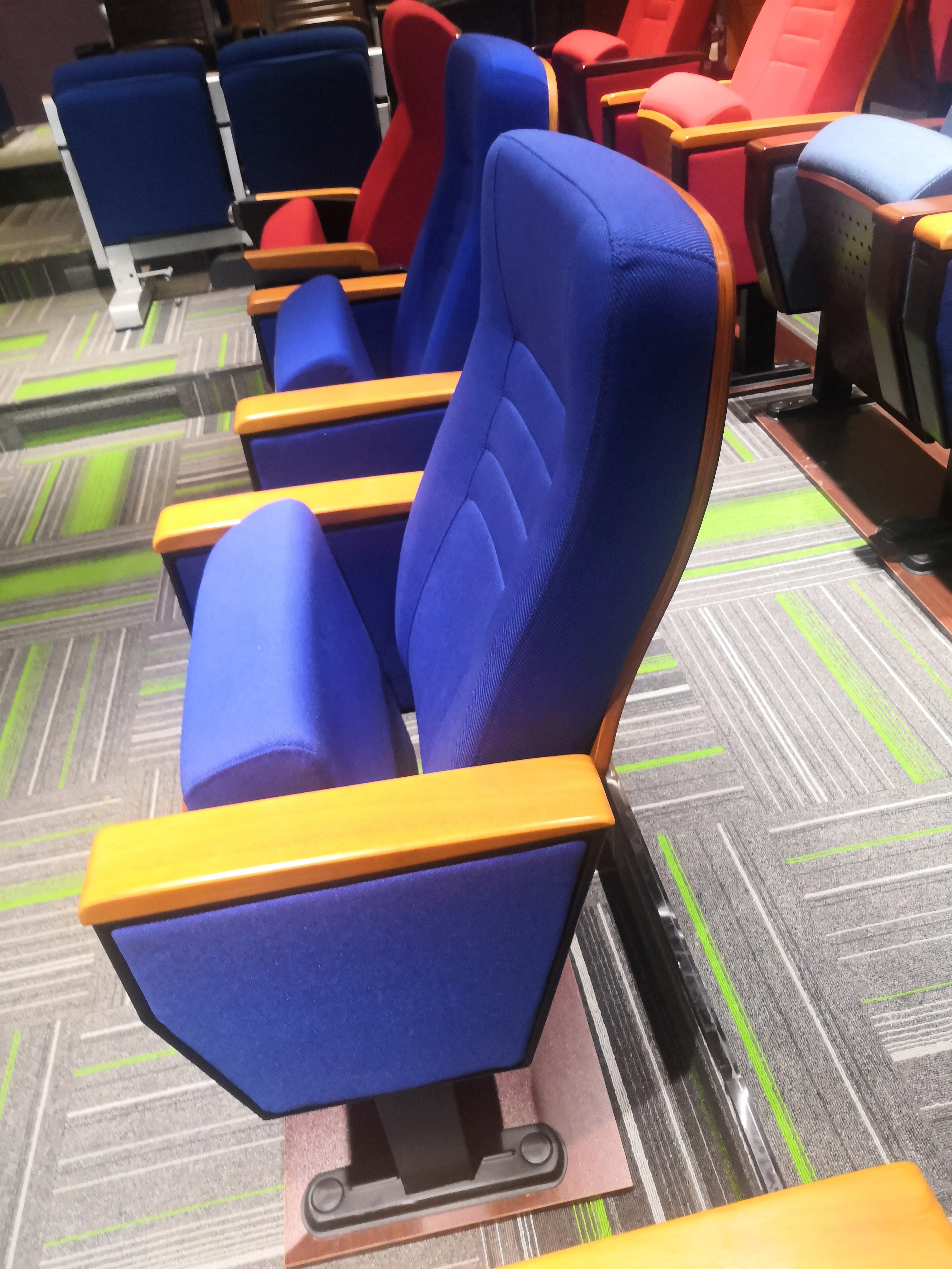 Металлическая подставка с тканевыми коммерческими кресла для кинотеатра могут сделать так, как вы требуете стулья для конференц-зала, церкви стулья мягкие стулья для класса