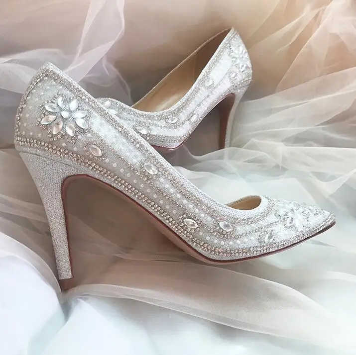 Элегантный Белая Свадебная обувь для невесты с острым носком; с блестящими кристаллами; Украшенные высокие каблуки женские туфли-лодочки женская обувь, без шнуровки, Дамская обувь