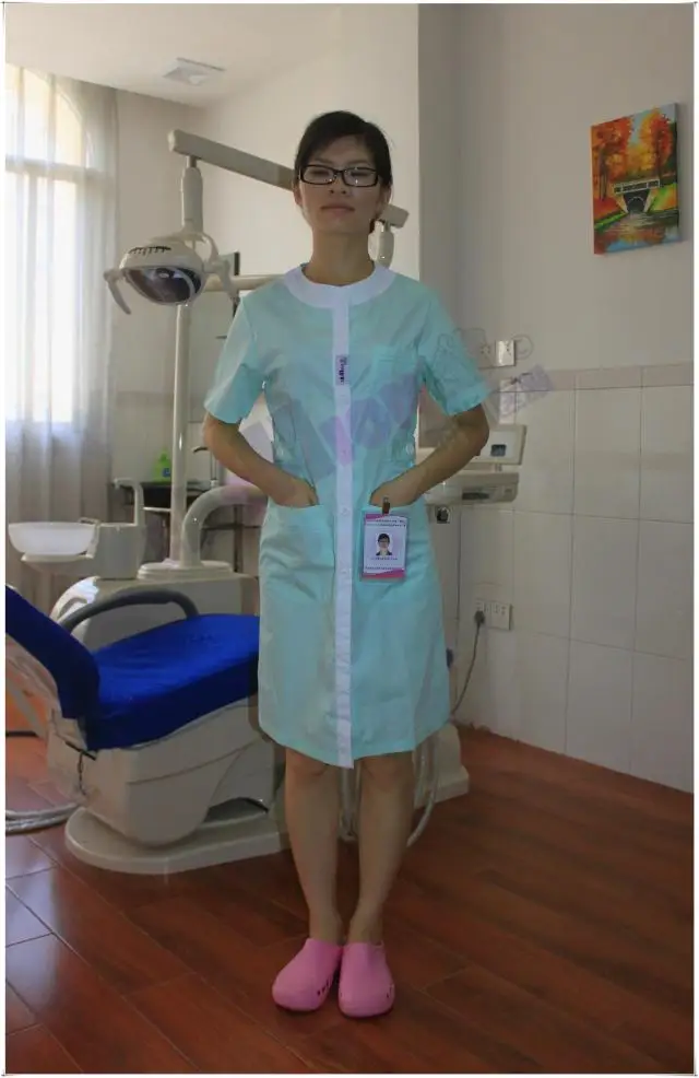 кейт пирсон в халате. медсестра в просвечивающимся халате. под халатом медицинской сестры. под халатом медицинской. у медсестры просвечивает.