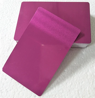 50 шт. Цветной алюминиевый сплав заготовки визитных карточек лазерная маркировка Выгравированные металлические гладкие визитные карточки 86x54x0,22 мм - Color: Purple