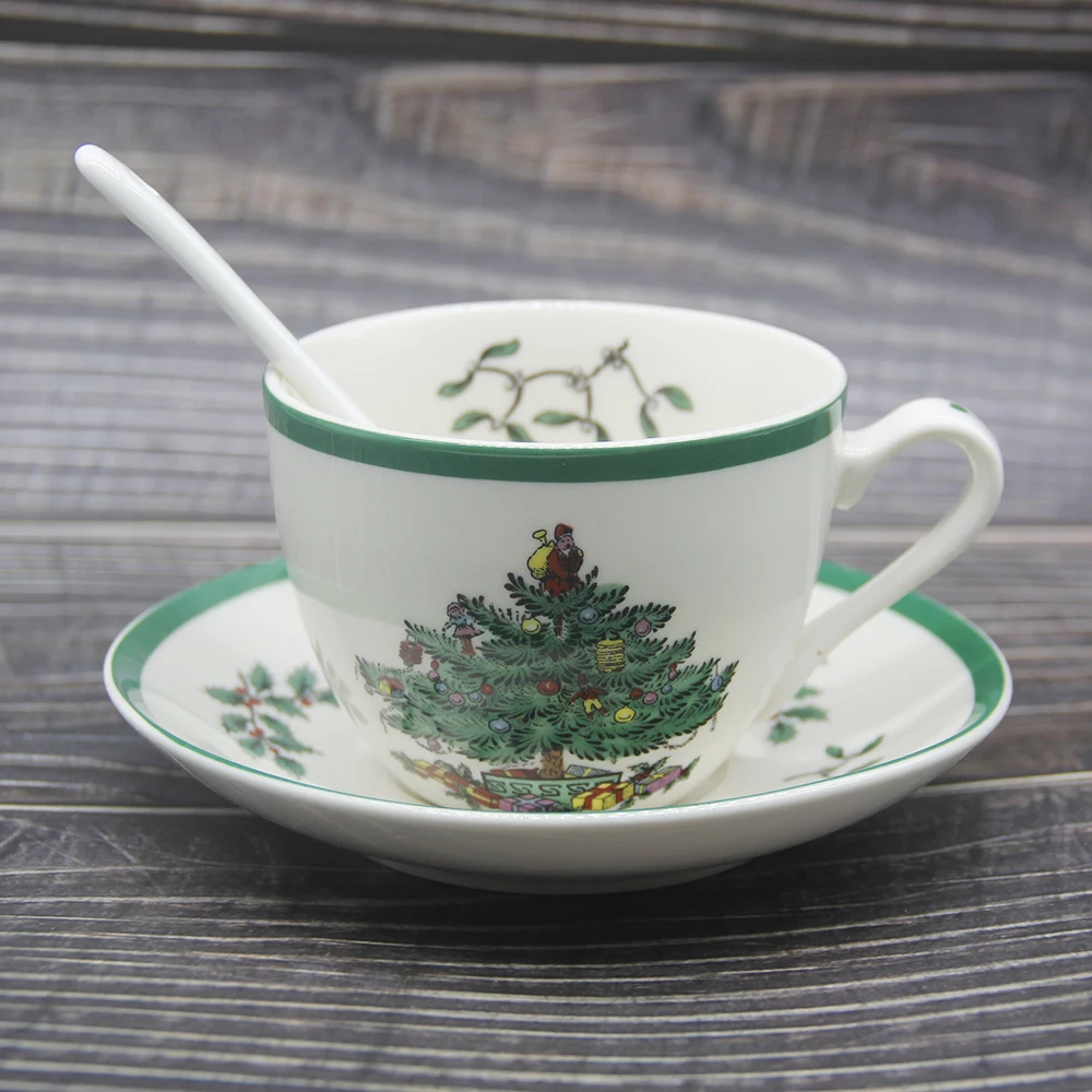 Набор из 4 рождественских чайных чашек с блюдцем и ложкой, рождественские чайные чашки, подарок на год, кофейные чашки с блюдцем, набор в европейском стиле