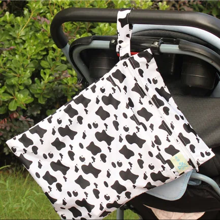 Мультяшная многоразовая Водонепроницаемая влажная сухая сумка для подгузников, Детская тканевая сумка для хранения подгузников, двойные карманы, тканевая ручка, сумки для плавания 30*40 см - Цвет: Dairy cattle