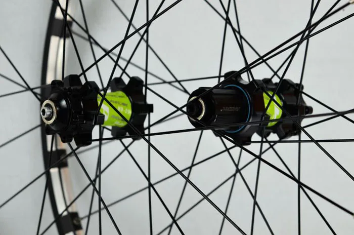 MTB 26 27,5 колеса колесо горного велосипеда 24 Отверстия спереди 2 сзади 4 герметичный Подшипник Ступицы супер гладкая колесная колесо цикл CNC обод