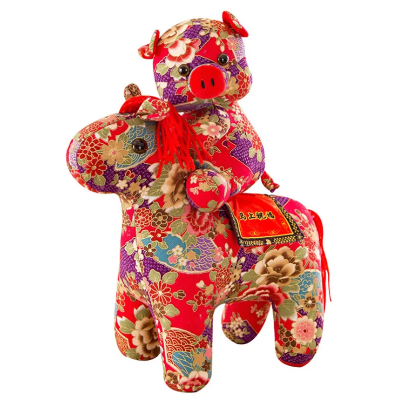 

2019 NEW YEAR Mascot Desktop Decor Pig Shape Floral Cloth Doll Festive Pig Plush Ornament With Chinese Knot Suction Cup Lanyard