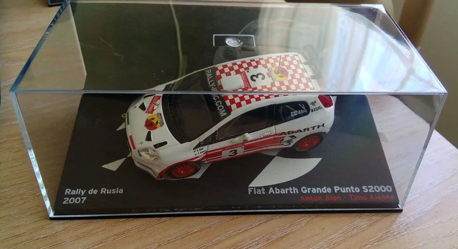Фабричный 1:43 Fiat Abarth Grande Punto S2000 игрушечный автомобиль игрушки для детей литая под давлением модель автомобиля подарок на день рождения