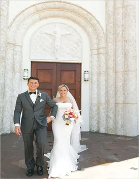 

2017 Men's Brand Suit Dark Grey Two Buttons Groom Tuxedos Men Dinner Trajes Bombre Formal(Jacket+Pants+Vest+Bow Tie)