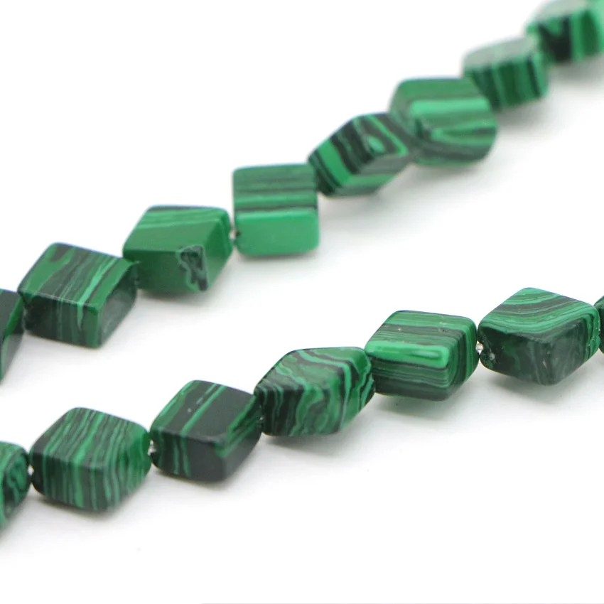 Princess diagonally green pine stone beads (10)