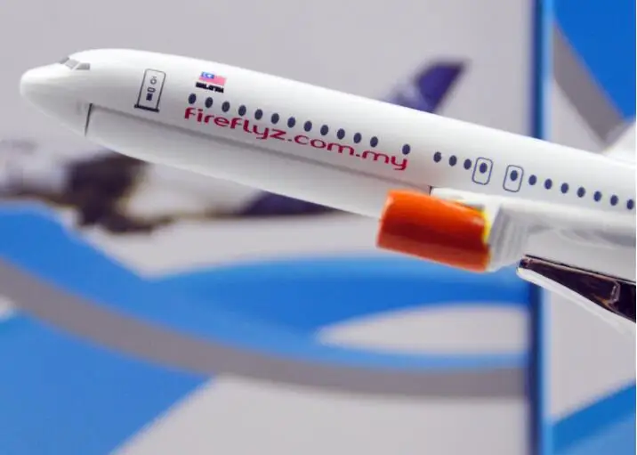 Модель самолета LE4 16 см Φ Airlines B737 Боинг 737 800 модель со стойкой в подарок|Вертолеты