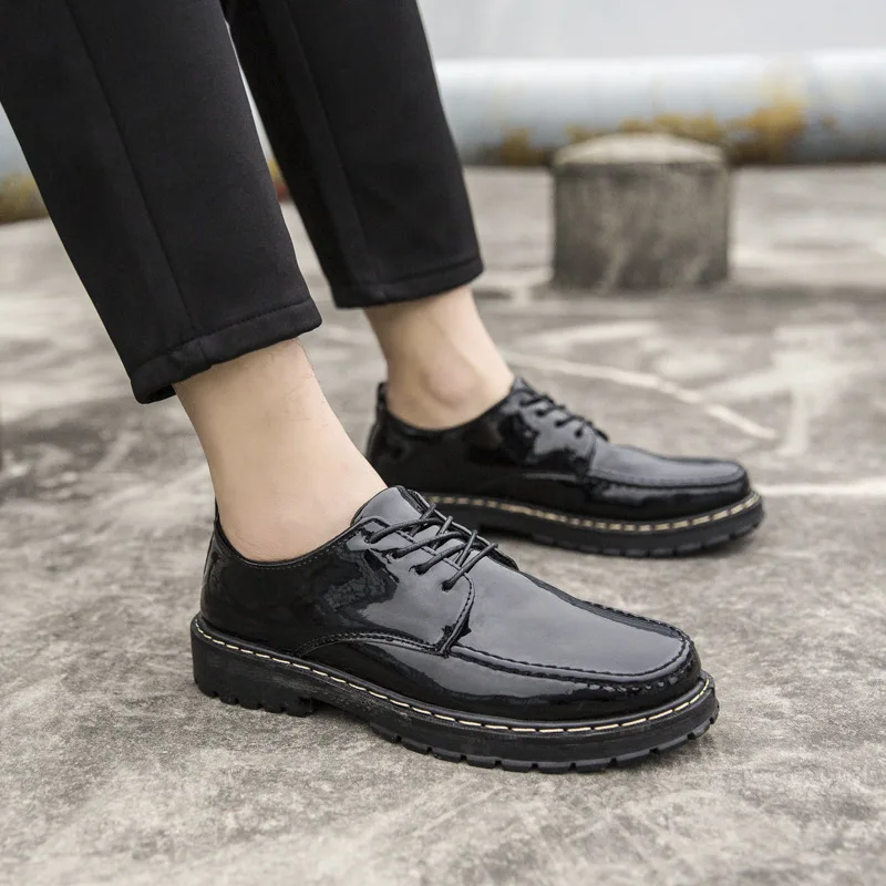 

2018 fashion luxury brand Men Patent Leather Wedding Shoes Zapatos de hombre Size 35-47 Black Footwear male Brogue Dress Shoes