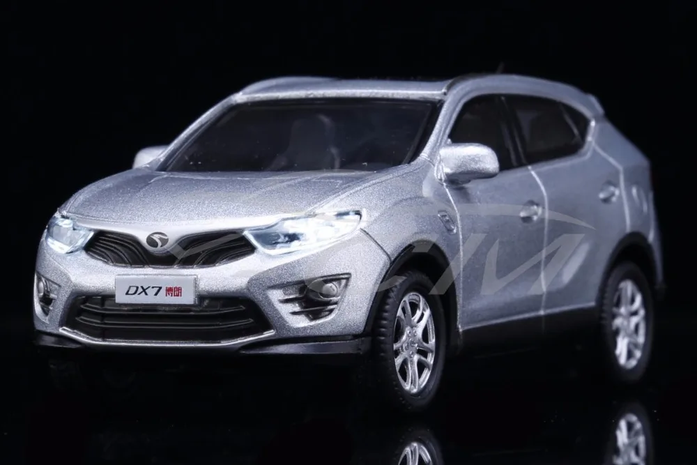 

Diecast Car Model Soueast Motor DX7 SUV 1:43 (Silver) Has Lights Can Pull Back + GIFT!!